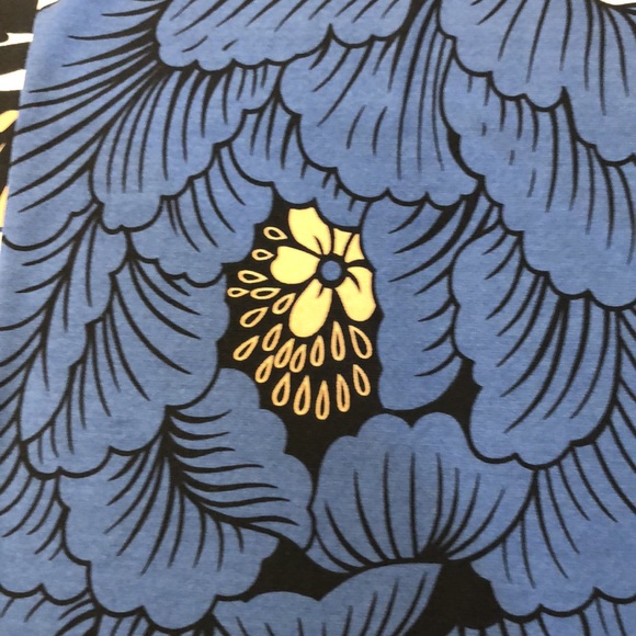 Stylish tank top by CDW Creative Design Works, Inc. Medium lightweight, tank top - Picture 9 of 9